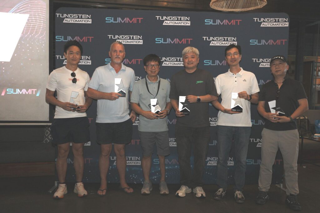 Mr. Tran Dang Ninh (CEO of New Ocean IS) is awarded the ’Solution Partner Award’ for our outstanding collaboration with Tungsten Automation during 2024.