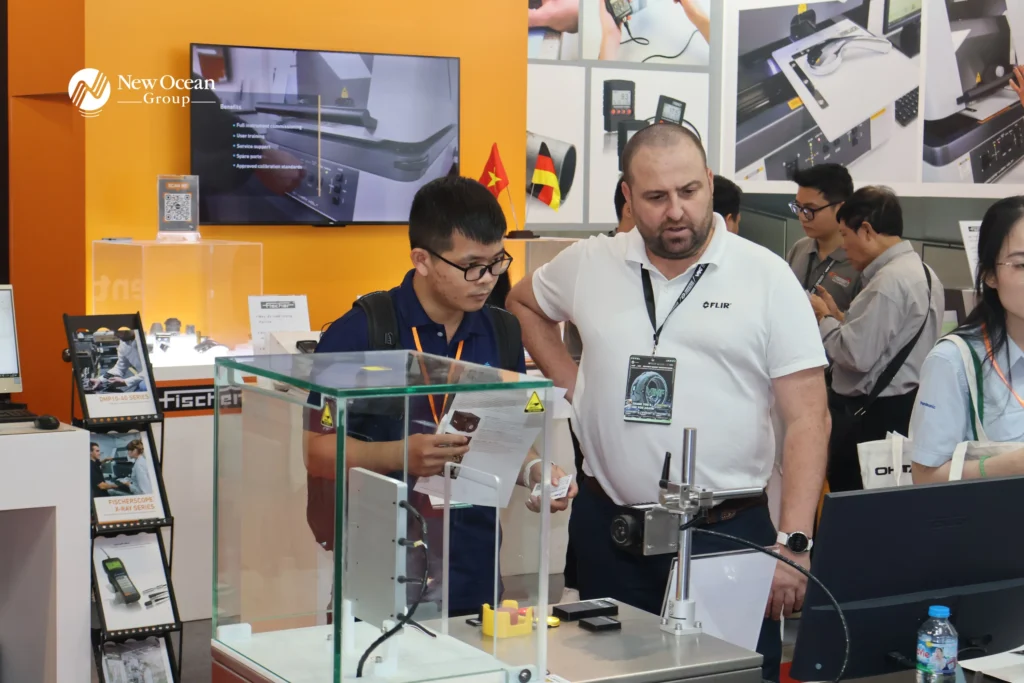 Visitors exploring New Ocean Group, DxFACTORY, and AIQuinta technology solutions at VIMF 2026.
